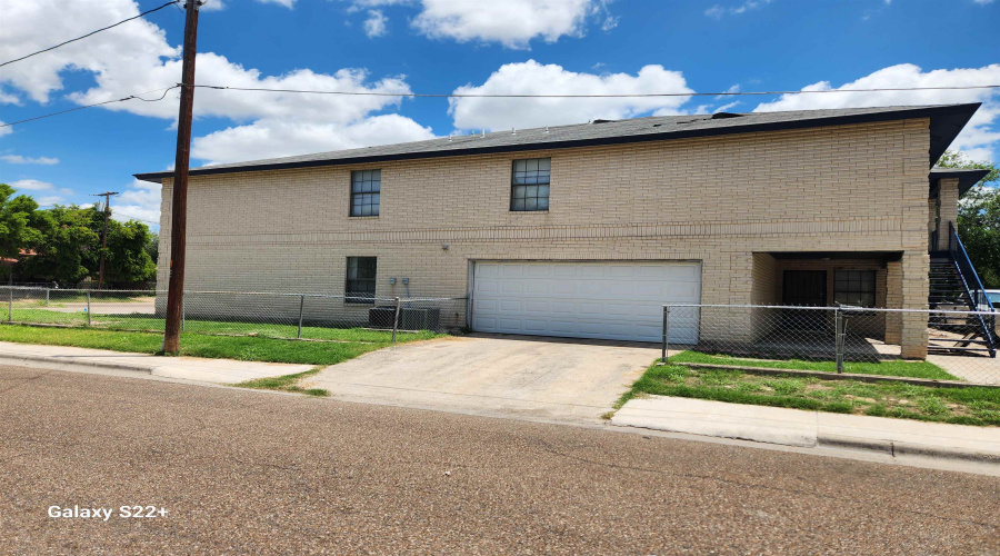 1420 Juarez Ave, Laredo, Texas 78040, 2 Bedrooms Bedrooms, 5 Rooms Rooms,2 BathroomsBathrooms,Residential,For Rent,1420 Juarez Ave,20254941
