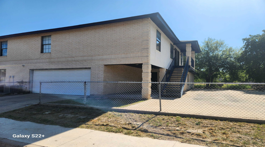 1420 Juarez Ave, Laredo, Texas 78040, 2 Bedrooms Bedrooms, 5 Rooms Rooms,2 BathroomsBathrooms,Residential,For Rent,1420 Juarez Ave,20254941