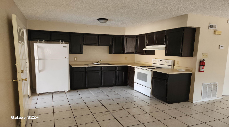 1420 Juarez Ave, Laredo, Texas 78040, 2 Bedrooms Bedrooms, 5 Rooms Rooms,2 BathroomsBathrooms,Residential,For Rent,1420 Juarez Ave,20254941