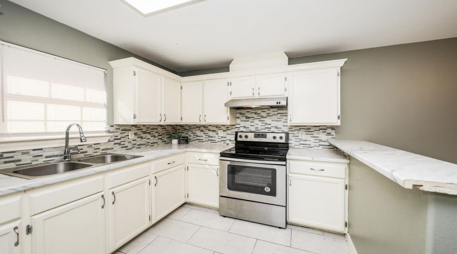 205 W San Carlos St, Laredo, Texas 78041, 2 Bedrooms Bedrooms, 5 Rooms Rooms,1 BathroomBathrooms,Residential,For Rent,205 W San Carlos St,20254942