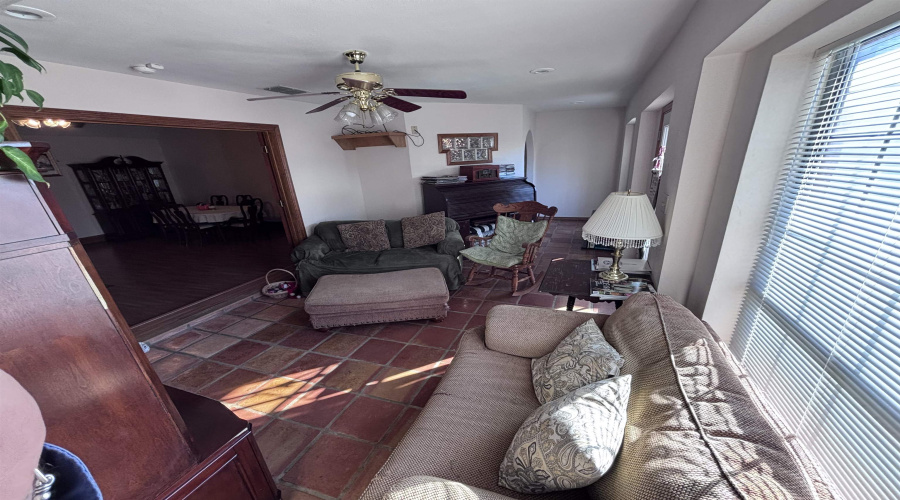 1235 St John Lp, Laredo, Texas 78045, 3 Bedrooms Bedrooms, 6 Rooms Rooms,3 BathroomsBathrooms,Residential,For Sale,1235 St John Lp,20254943