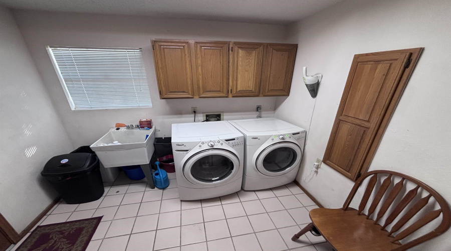 1235 St John Lp, Laredo, Texas 78045, 3 Bedrooms Bedrooms, 6 Rooms Rooms,3 BathroomsBathrooms,Residential,For Sale,1235 St John Lp,20254943