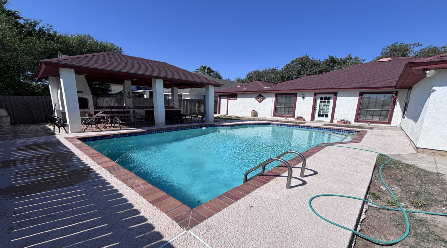 1235 St John Lp, Laredo, Texas 78045, 3 Bedrooms Bedrooms, 6 Rooms Rooms,3 BathroomsBathrooms,Residential,For Sale,1235 St John Lp,20254943