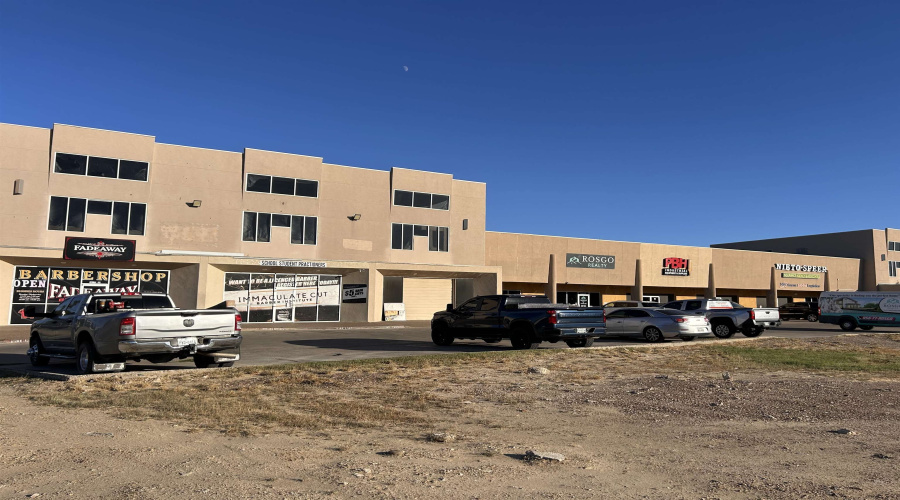 5517 McPherson Rd, LAREDO, Texas 78041, 1 Room Rooms,1 BathroomBathrooms,Commercial retail/office,For Sale,5517 McPherson Rd,20254948