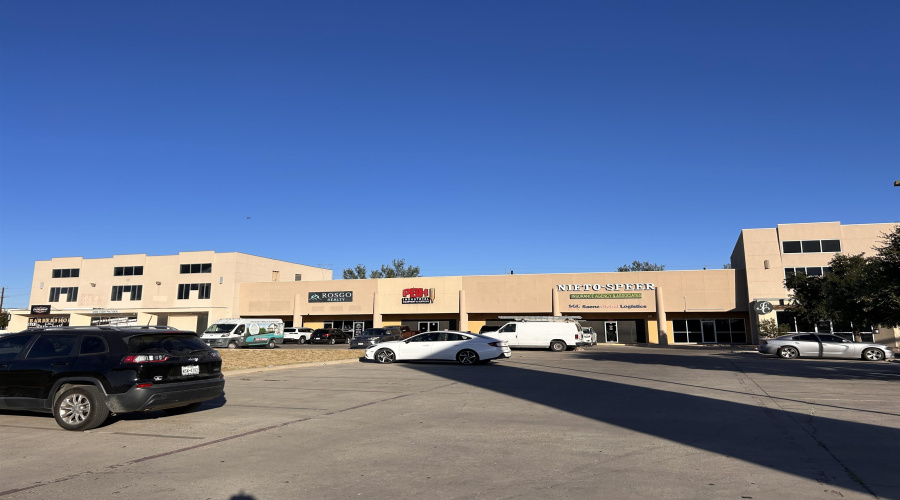 5517 McPherson Rd, LAREDO, Texas 78041, 1 Room Rooms,1 BathroomBathrooms,Commercial retail/office,For Sale,5517 McPherson Rd,20254948