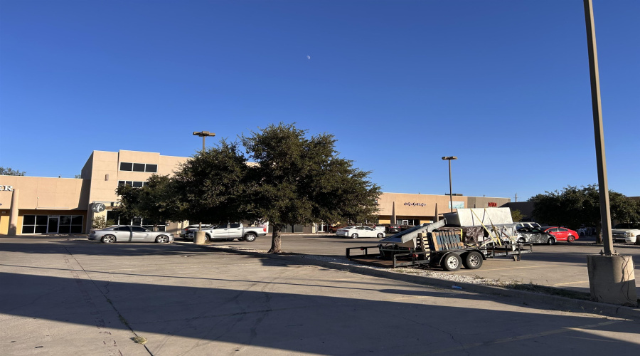 5517 McPherson Rd, LAREDO, Texas 78041, 1 Room Rooms,1 BathroomBathrooms,Commercial retail/office,For Sale,5517 McPherson Rd,20254948