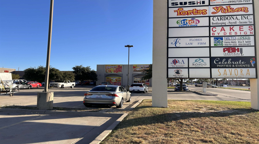 5517 McPherson Rd, LAREDO, Texas 78041, 1 Room Rooms,1 BathroomBathrooms,Commercial retail/office,For Sale,5517 McPherson Rd,20254948