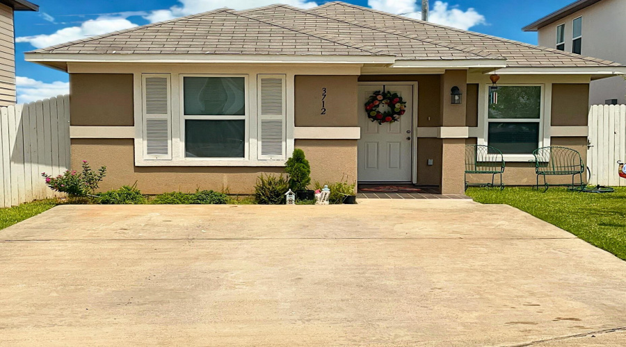 3712 Jorge Sosa, Laredo, Texas 78046, 3 Bedrooms Bedrooms, 5 Rooms Rooms,2 BathroomsBathrooms,Residential,For Sale,3712 Jorge Sosa,20253856