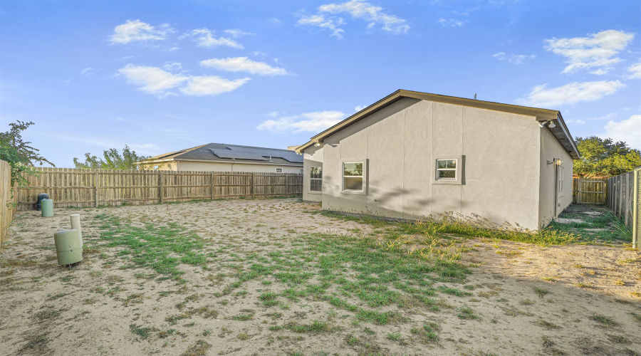 1405 Wilfrano Dr, LAREDO, Texas 78045, 3 Bedrooms Bedrooms, 5 Rooms Rooms,2 BathroomsBathrooms,Residential,For Sale,1405 Wilfrano Dr,20254949