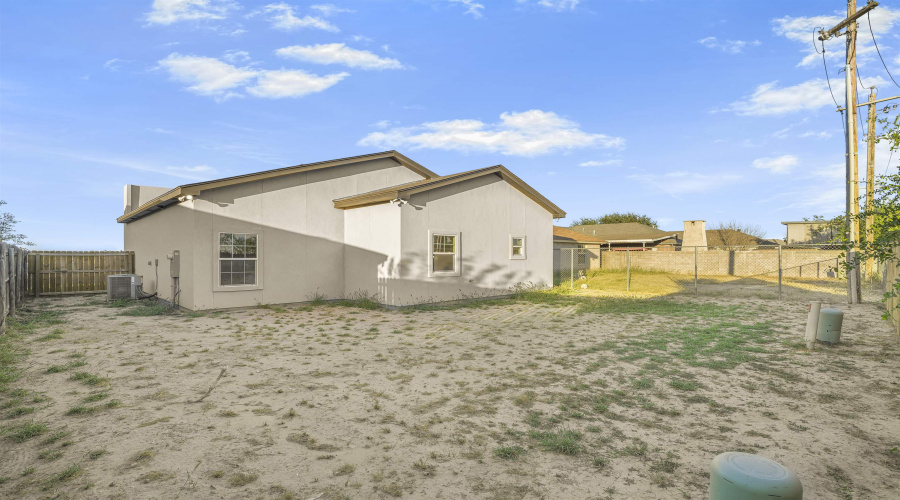 1405 Wilfrano Dr, LAREDO, Texas 78045, 3 Bedrooms Bedrooms, 5 Rooms Rooms,2 BathroomsBathrooms,Residential,For Sale,1405 Wilfrano Dr,20254949