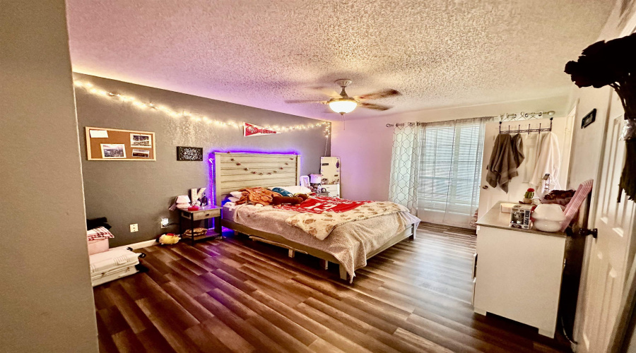 8633 Datapoint Dr, San Antonio, Texas 78229, 2 Bedrooms Bedrooms, 5 Rooms Rooms,2 BathroomsBathrooms,Residential,For Sale,8633 Datapoint Dr,20254951