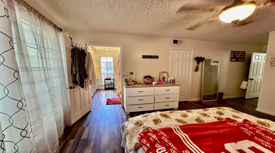 8633 Datapoint Dr, San Antonio, Texas 78229, 2 Bedrooms Bedrooms, 5 Rooms Rooms,2 BathroomsBathrooms,Residential,For Sale,8633 Datapoint Dr,20254951