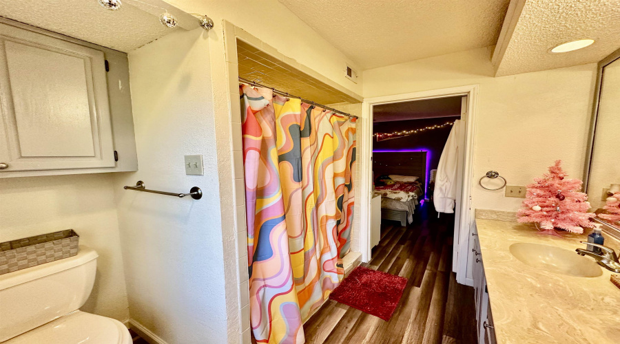 8633 Datapoint Dr, San Antonio, Texas 78229, 2 Bedrooms Bedrooms, 5 Rooms Rooms,2 BathroomsBathrooms,Residential,For Sale,8633 Datapoint Dr,20254951