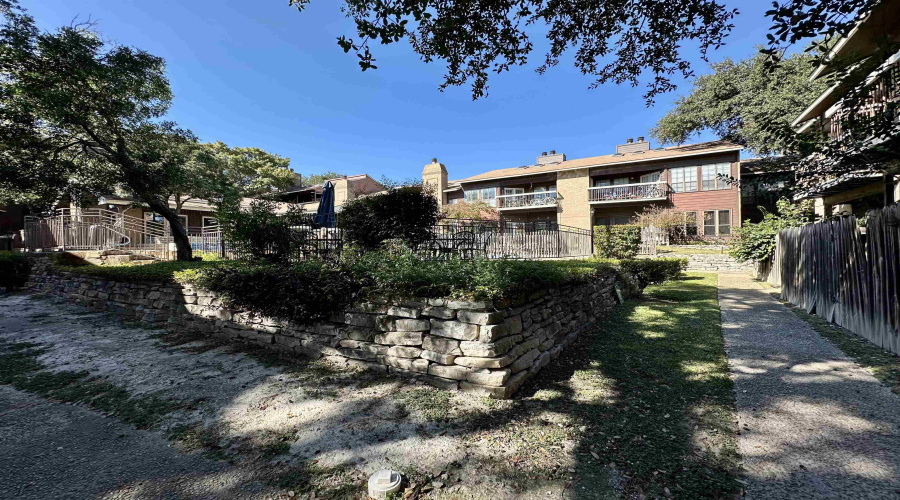 8633 Datapoint Dr, San Antonio, Texas 78229, 2 Bedrooms Bedrooms, 5 Rooms Rooms,2 BathroomsBathrooms,Residential,For Sale,8633 Datapoint Dr,20254951