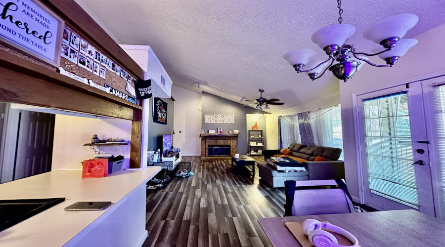 8633 Datapoint Dr, San Antonio, Texas 78229, 2 Bedrooms Bedrooms, 5 Rooms Rooms,2 BathroomsBathrooms,Residential,For Sale,8633 Datapoint Dr,20254951