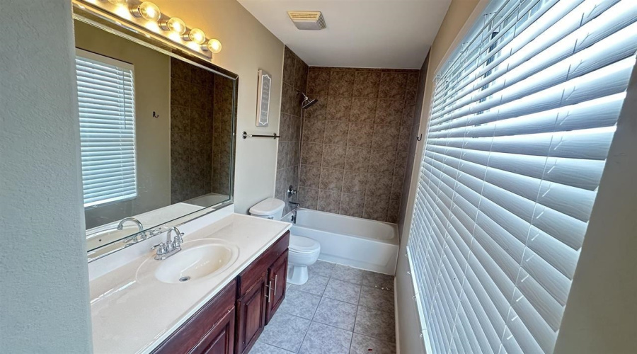 3118 Sundance Lp, Laredo, Texas 78045, 4 Bedrooms Bedrooms, 7 Rooms Rooms,2 BathroomsBathrooms,Residential,For Sale,3118 Sundance Lp,20254954