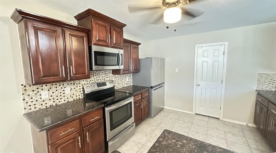 3118 Sundance Lp, Laredo, Texas 78045, 4 Bedrooms Bedrooms, 7 Rooms Rooms,2 BathroomsBathrooms,Residential,For Sale,3118 Sundance Lp,20254954
