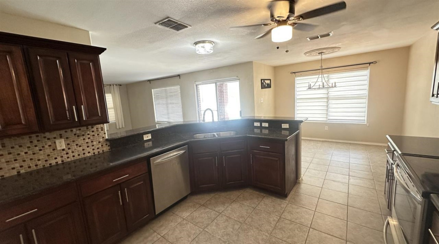 3118 Sundance Lp, Laredo, Texas 78045, 4 Bedrooms Bedrooms, 7 Rooms Rooms,2 BathroomsBathrooms,Residential,For Sale,3118 Sundance Lp,20254954