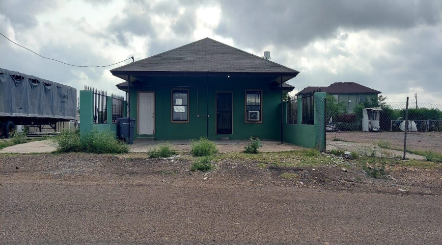 207 Arco Iris, Laredo, Texas 78043, 1 Bedroom Bedrooms, 3 Rooms Rooms,1 BathroomBathrooms,Residential,For Rent,207 Arco Iris,20254956