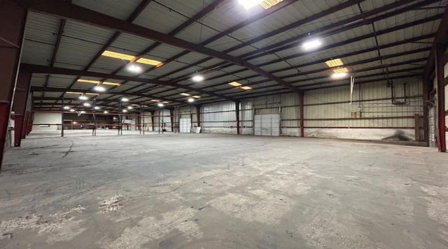 1905 Aduanales, LAREDO, Texas 78041, 1 Bedroom Bedrooms, 11 Rooms Rooms,2 BathroomsBathrooms,Commercial/industrial,For Rent,1905 Aduanales,20254959