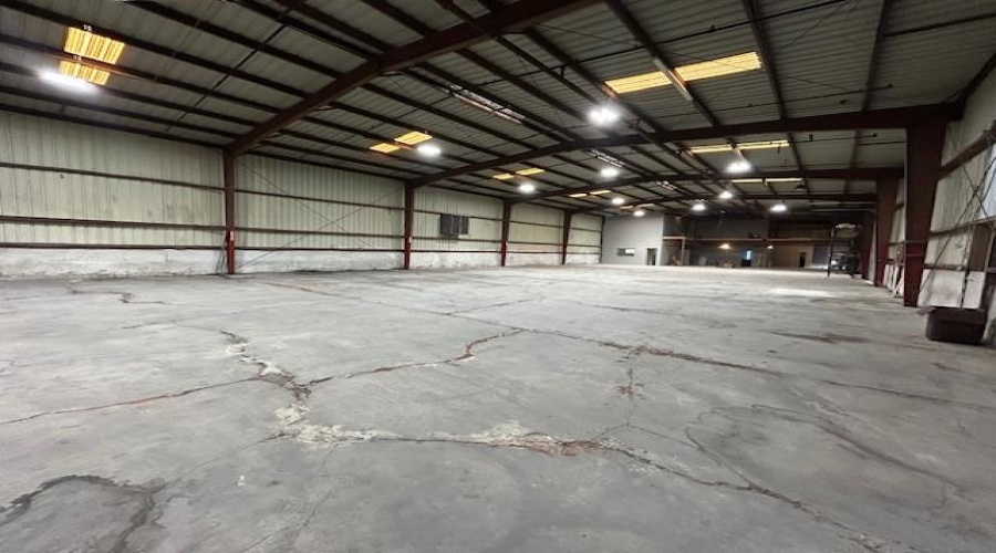 1905 Aduanales, LAREDO, Texas 78041, 1 Bedroom Bedrooms, 11 Rooms Rooms,2 BathroomsBathrooms,Commercial/industrial,For Rent,1905 Aduanales,20254959