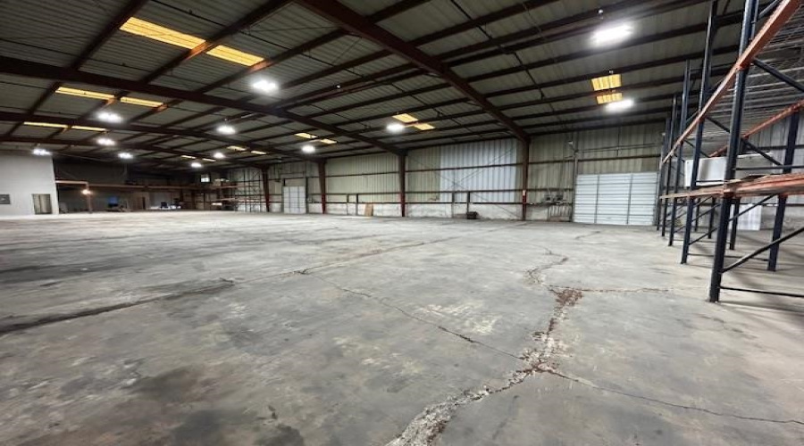 1905 Aduanales, LAREDO, Texas 78041, 1 Bedroom Bedrooms, 11 Rooms Rooms,2 BathroomsBathrooms,Commercial/industrial,For Rent,1905 Aduanales,20254959