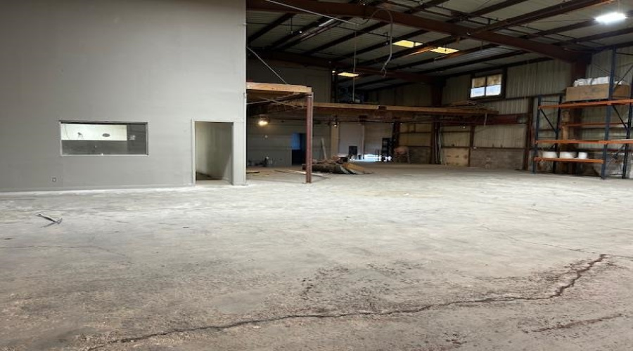 1905 Aduanales, LAREDO, Texas 78041, 1 Bedroom Bedrooms, 11 Rooms Rooms,2 BathroomsBathrooms,Commercial/industrial,For Rent,1905 Aduanales,20254959