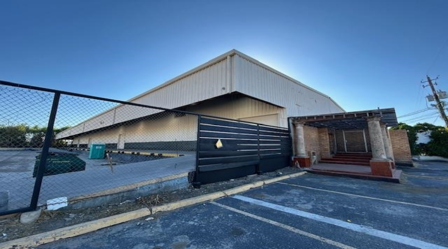 1905 Aduanales, LAREDO, Texas 78041, 1 Bedroom Bedrooms, 11 Rooms Rooms,2 BathroomsBathrooms,Commercial/industrial,For Rent,1905 Aduanales,20254959