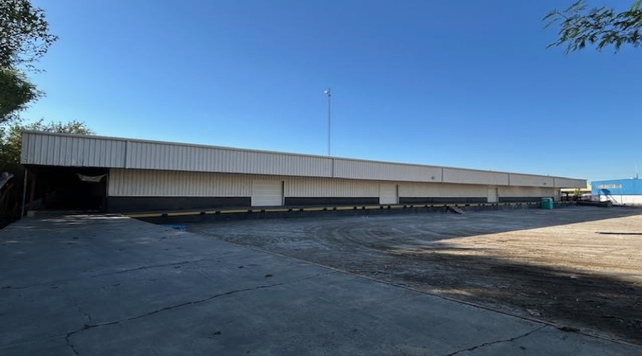 1905 Aduanales, LAREDO, Texas 78041, 1 Bedroom Bedrooms, 11 Rooms Rooms,2 BathroomsBathrooms,Commercial/industrial,For Rent,1905 Aduanales,20254959