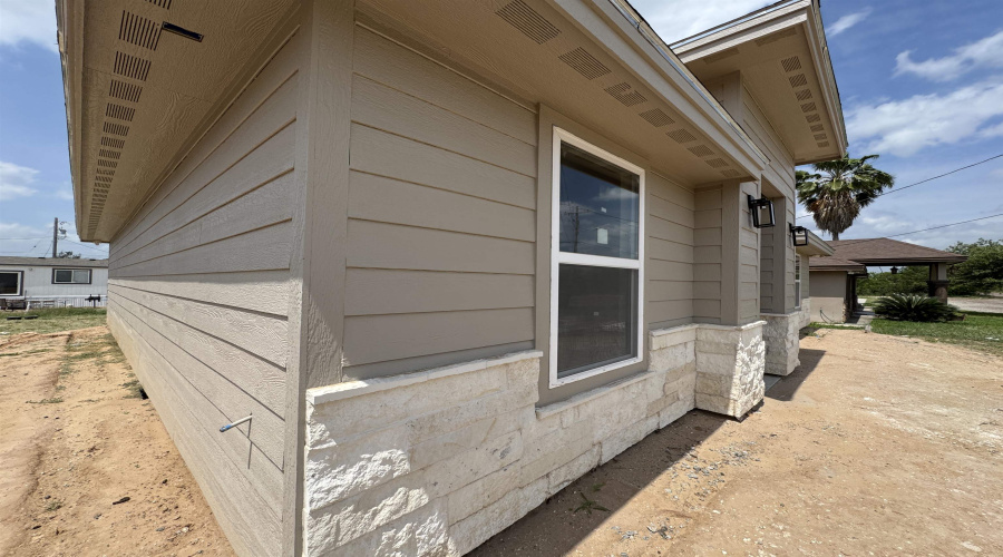 5213 Pena Ln, ZAPATA, Texas 78076, 3 Bedrooms Bedrooms, 4 Rooms Rooms,2 BathroomsBathrooms,Residential,For Sale,5213 Pena Ln,20251740