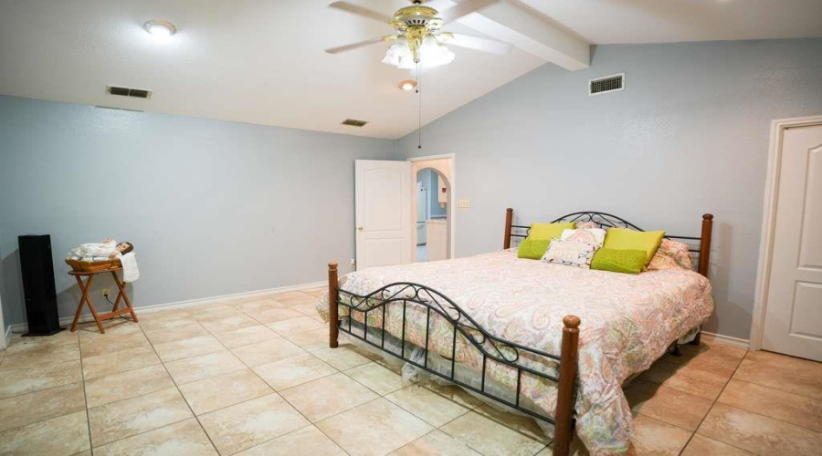 1301 Lois Ln, Laredo, Texas 78045, 3 Bedrooms Bedrooms, 7 Rooms Rooms,2 BathroomsBathrooms,Residential,For Sale,1301 Lois Ln,20254960