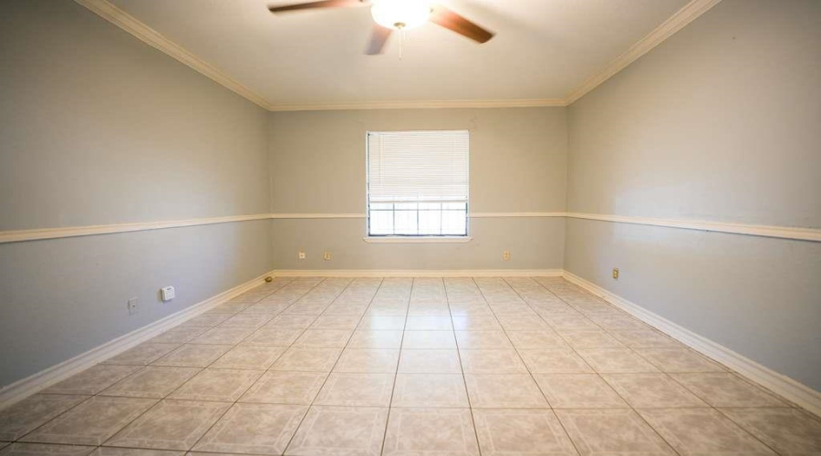 1301 Lois Ln, Laredo, Texas 78045, 3 Bedrooms Bedrooms, 7 Rooms Rooms,2 BathroomsBathrooms,Residential,For Sale,1301 Lois Ln,20254960