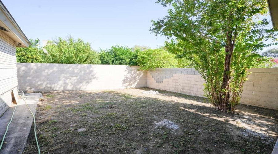 1301 Lois Ln, Laredo, Texas 78045, 3 Bedrooms Bedrooms, 7 Rooms Rooms,2 BathroomsBathrooms,Residential,For Sale,1301 Lois Ln,20254960