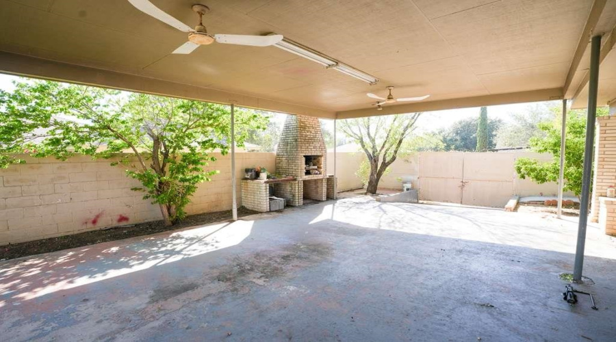 1301 Lois Ln, Laredo, Texas 78045, 3 Bedrooms Bedrooms, 7 Rooms Rooms,2 BathroomsBathrooms,Residential,For Sale,1301 Lois Ln,20254960