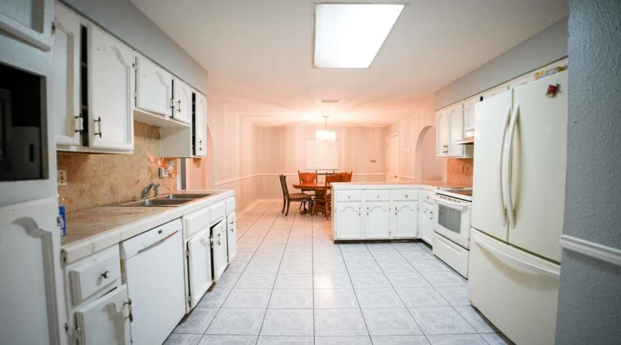 1301 Lois Ln, Laredo, Texas 78045, 3 Bedrooms Bedrooms, 7 Rooms Rooms,2 BathroomsBathrooms,Residential,For Sale,1301 Lois Ln,20254960