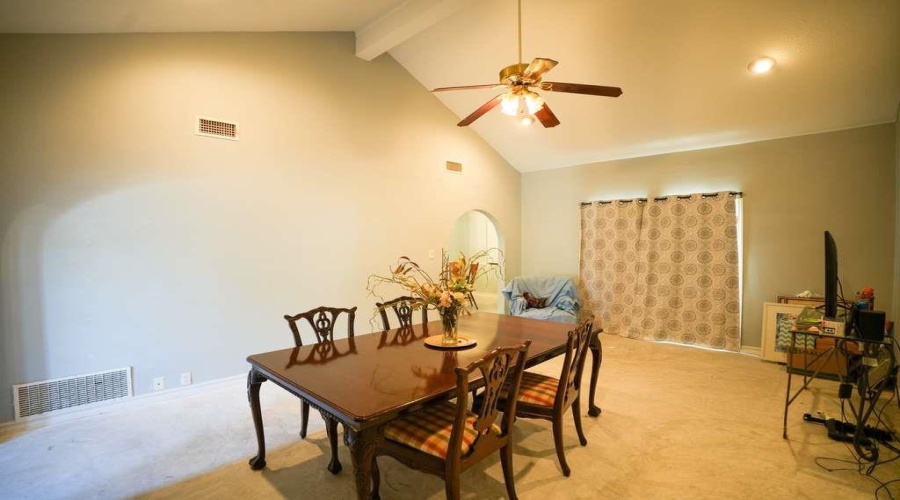 1301 Lois Ln, Laredo, Texas 78045, 3 Bedrooms Bedrooms, 7 Rooms Rooms,2 BathroomsBathrooms,Residential,For Sale,1301 Lois Ln,20254960