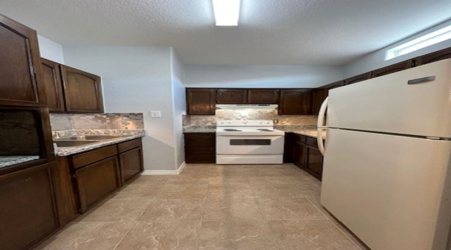 5410 Marcella Ave, Laredo, Texas 78041, 2 Bedrooms Bedrooms, 4 Rooms Rooms,2 BathroomsBathrooms,Residential,For Rent,5410 Marcella Ave,20254961