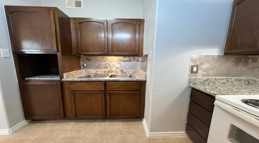 5410 Marcella Ave, Laredo, Texas 78041, 2 Bedrooms Bedrooms, 4 Rooms Rooms,2 BathroomsBathrooms,Residential,For Rent,5410 Marcella Ave,20254961