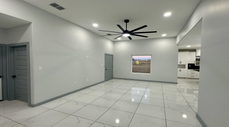 5014 Luna Grande Lp., Laredo, Texas 78046, 3 Bedrooms Bedrooms, 6 Rooms Rooms,2 BathroomsBathrooms,Residential,For Sale,5014 Luna Grande Lp.,20254968