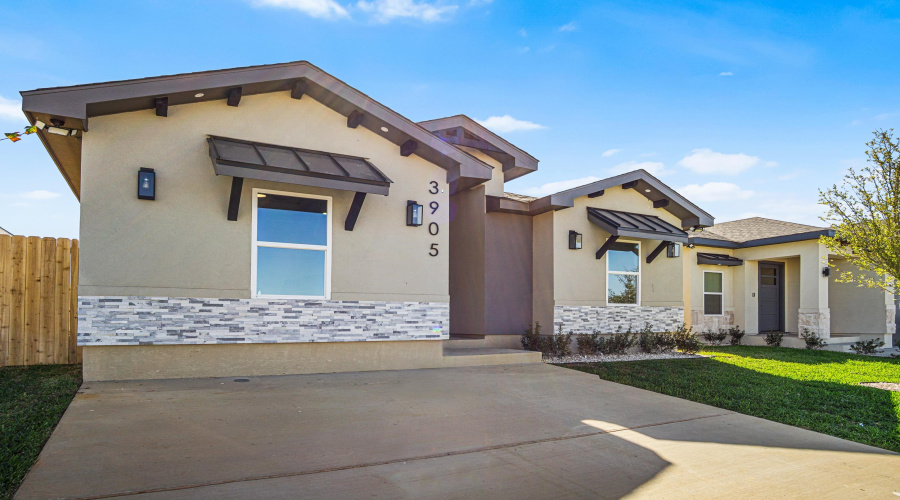 3905 Yoyis St., Laredo, Texas 78046, 4 Bedrooms Bedrooms, 6 Rooms Rooms,2 BathroomsBathrooms,Residential,For Sale,3905 Yoyis St.,20254976