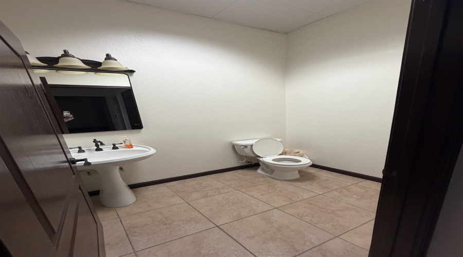 6262 McPherson Rd, Laredo, Texas 78045, 1 Room Rooms,1 BathroomBathrooms,Commercial retail/office,For Rent,6262 McPherson Rd,20254972