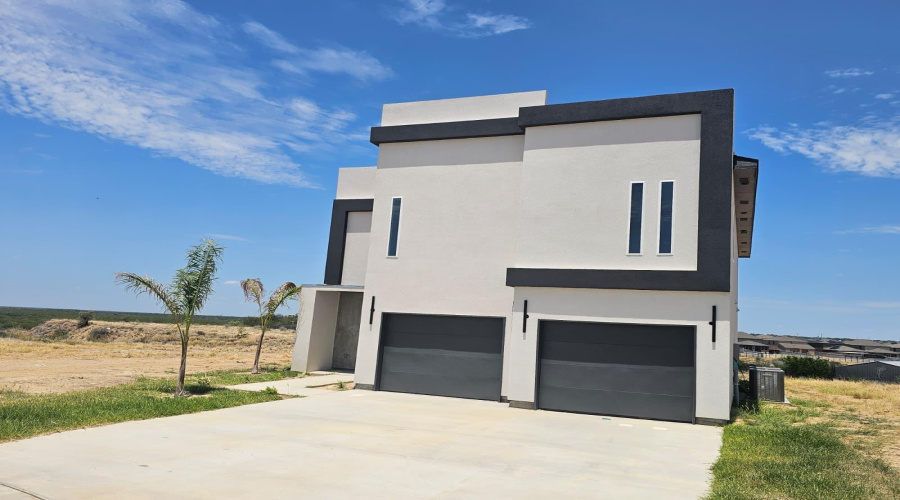 512 Concepcion, Laredo, Texas 78045-8029, 3 Bedrooms Bedrooms, 6 Rooms Rooms,2 BathroomsBathrooms,Residential,For Sale,512 Concepcion,20254980