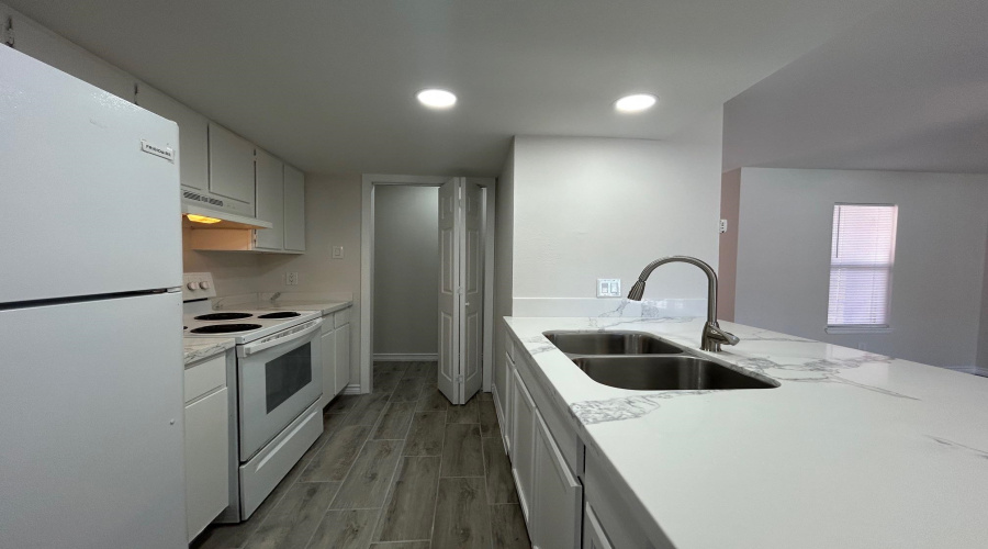 100 E Hillside Rd, Laredo, Texas 78041, 1 Bedroom Bedrooms, 3 Rooms Rooms,1 BathroomBathrooms,Residential,For Rent,100 E Hillside Rd,20254981