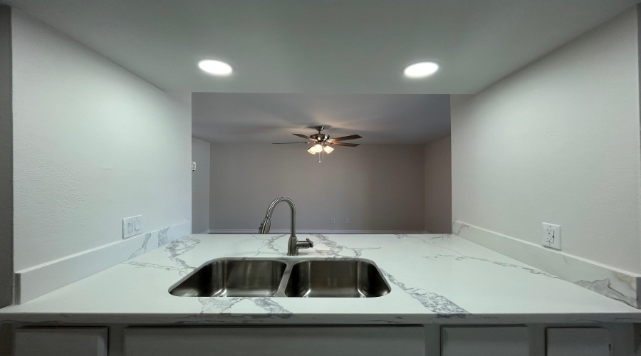 100 E Hillside Rd, Laredo, Texas 78041, 1 Bedroom Bedrooms, 3 Rooms Rooms,1 BathroomBathrooms,Residential,For Rent,100 E Hillside Rd,20254981