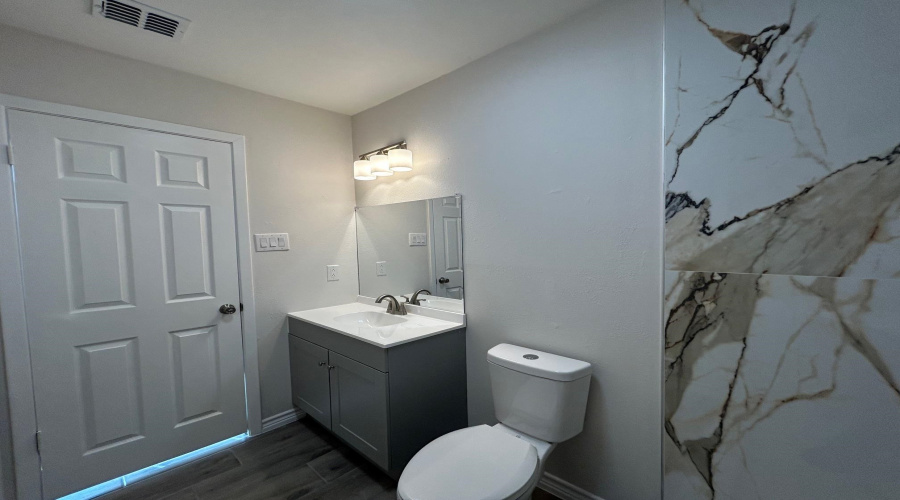 100 E Hillside Rd, Laredo, Texas 78041, 1 Bedroom Bedrooms, 3 Rooms Rooms,1 BathroomBathrooms,Residential,For Rent,100 E Hillside Rd,20254981