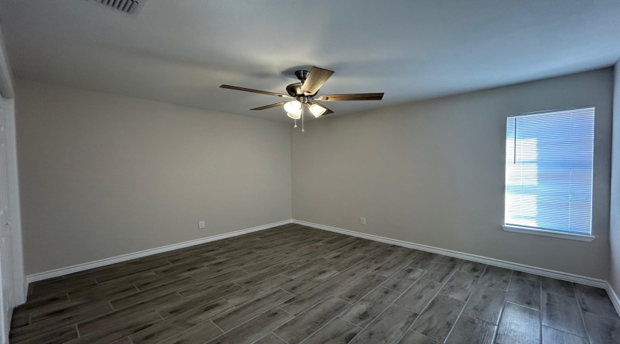 100 E Hillside Rd, Laredo, Texas 78041, 1 Bedroom Bedrooms, 3 Rooms Rooms,1 BathroomBathrooms,Residential,For Rent,100 E Hillside Rd,20254981