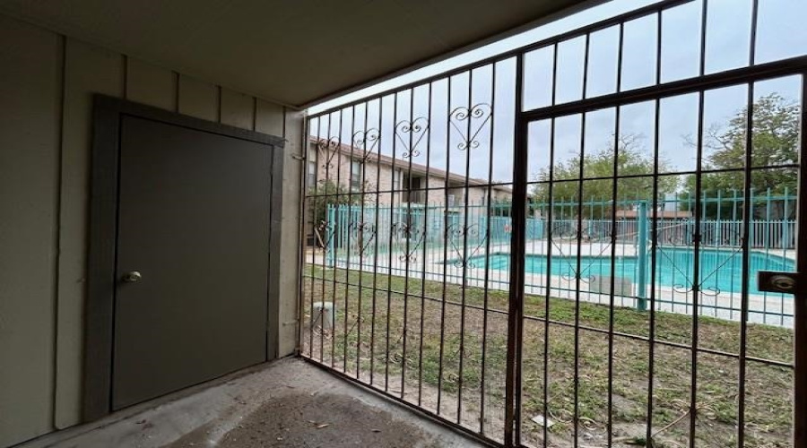 100 E Hillside Rd, Laredo, Texas 78041, 1 Bedroom Bedrooms, 3 Rooms Rooms,1 BathroomBathrooms,Residential,For Rent,100 E Hillside Rd,20254981