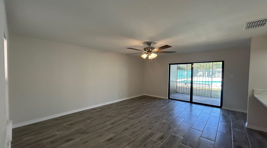 100 E Hillside Rd, Laredo, Texas 78041, 1 Bedroom Bedrooms, 3 Rooms Rooms,1 BathroomBathrooms,Residential,For Rent,100 E Hillside Rd,20254981