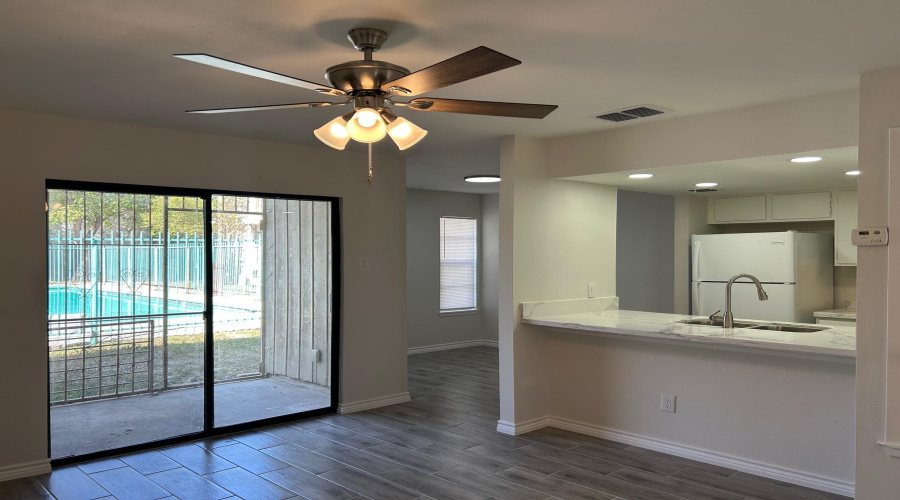 100 E Hillside Rd, Laredo, Texas 78041, 1 Bedroom Bedrooms, 3 Rooms Rooms,1 BathroomBathrooms,Residential,For Rent,100 E Hillside Rd,20254981