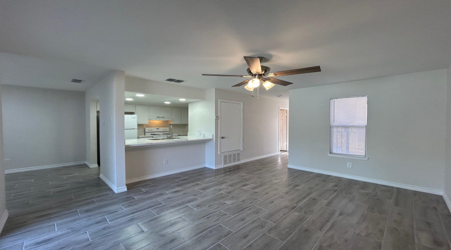 100 E Hillside Rd, Laredo, Texas 78041, 1 Bedroom Bedrooms, 3 Rooms Rooms,1 BathroomBathrooms,Residential,For Rent,100 E Hillside Rd,20254981